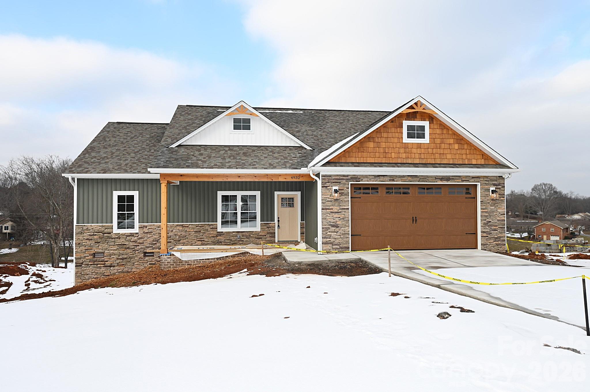 4932 Southview Drive — Hickory