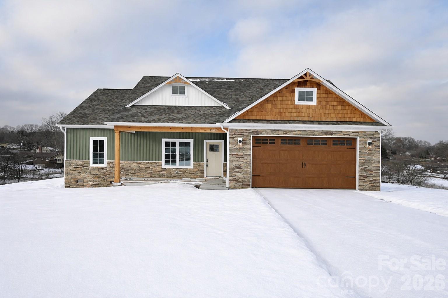 4932 Southview Drive — Hickory