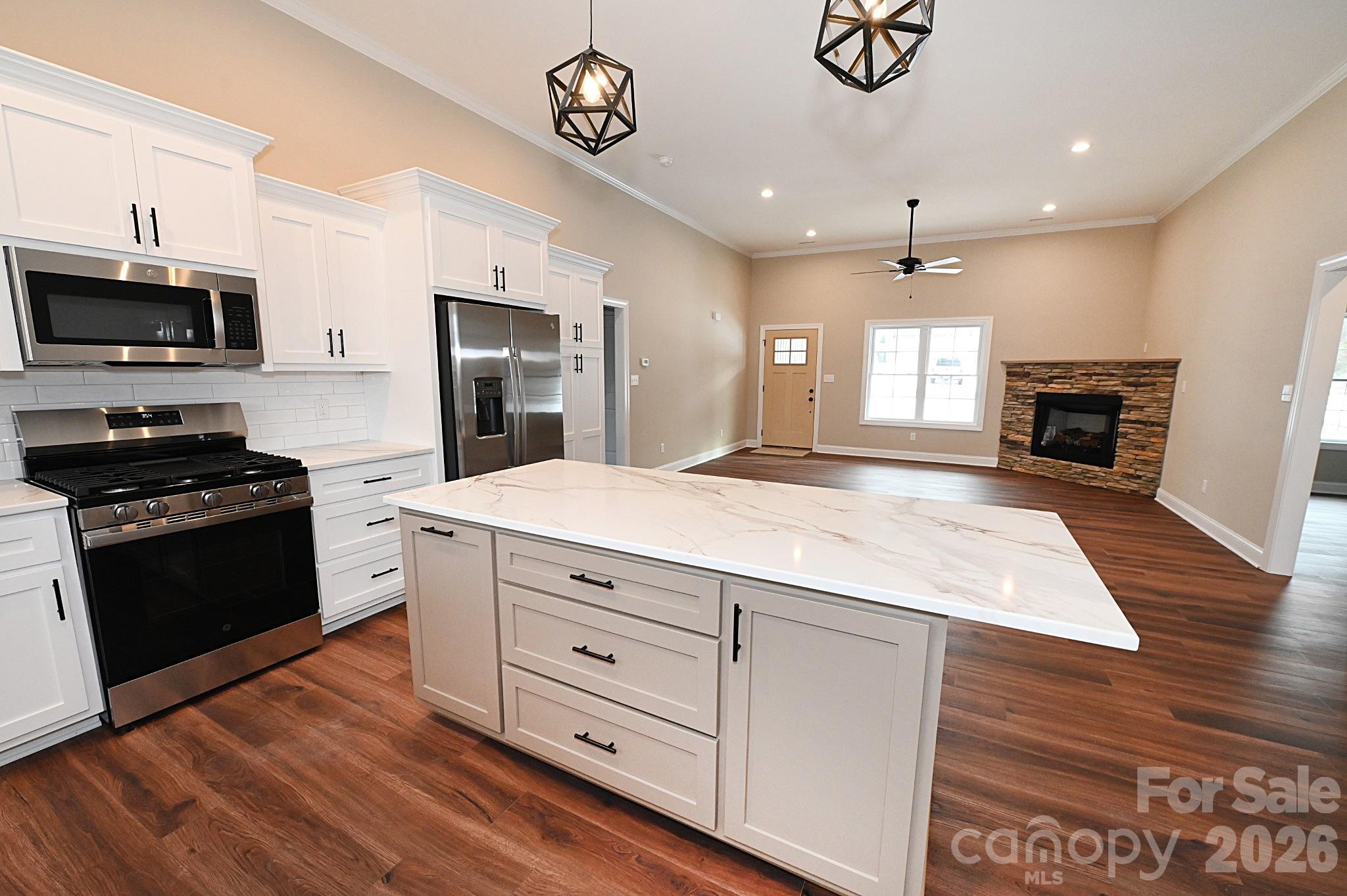 4932 Southview Drive — Hickory