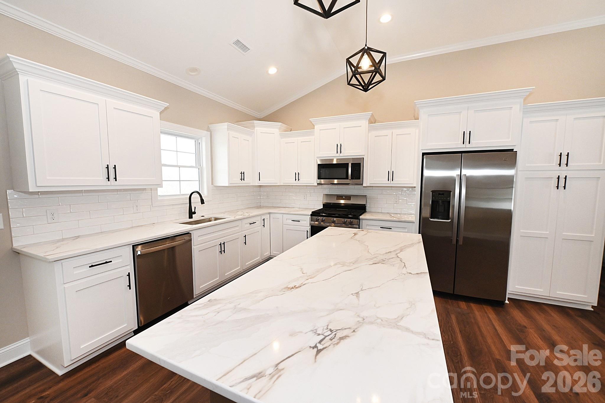 4932 Southview Drive — Hickory