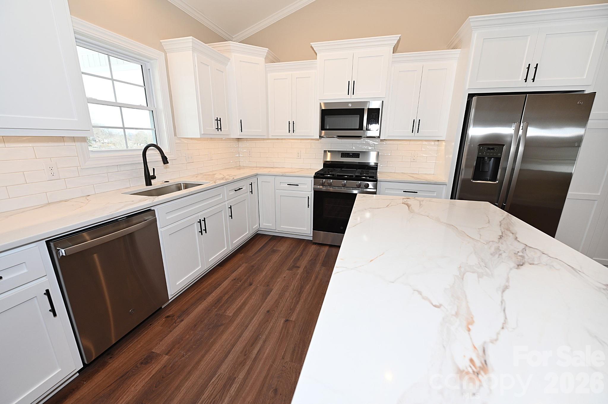 4932 Southview Drive — Hickory