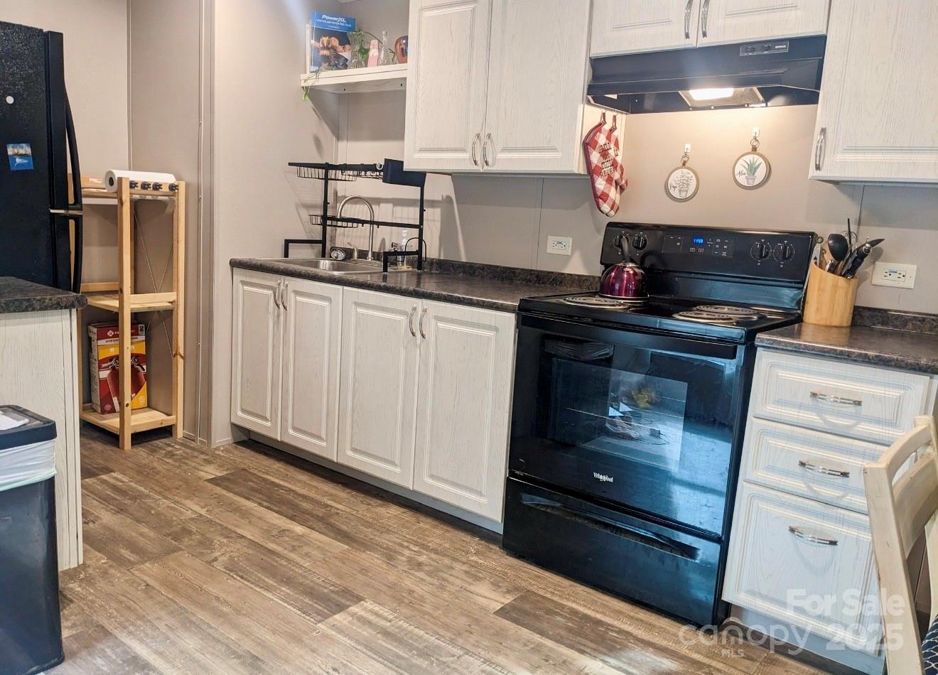 2828 E Pine Street — Mount Airy