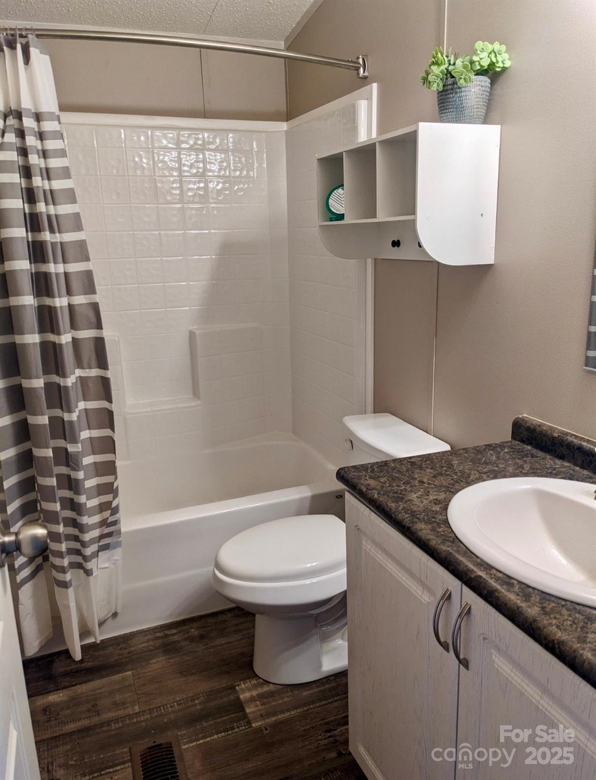 2828 E Pine Street — Mount Airy