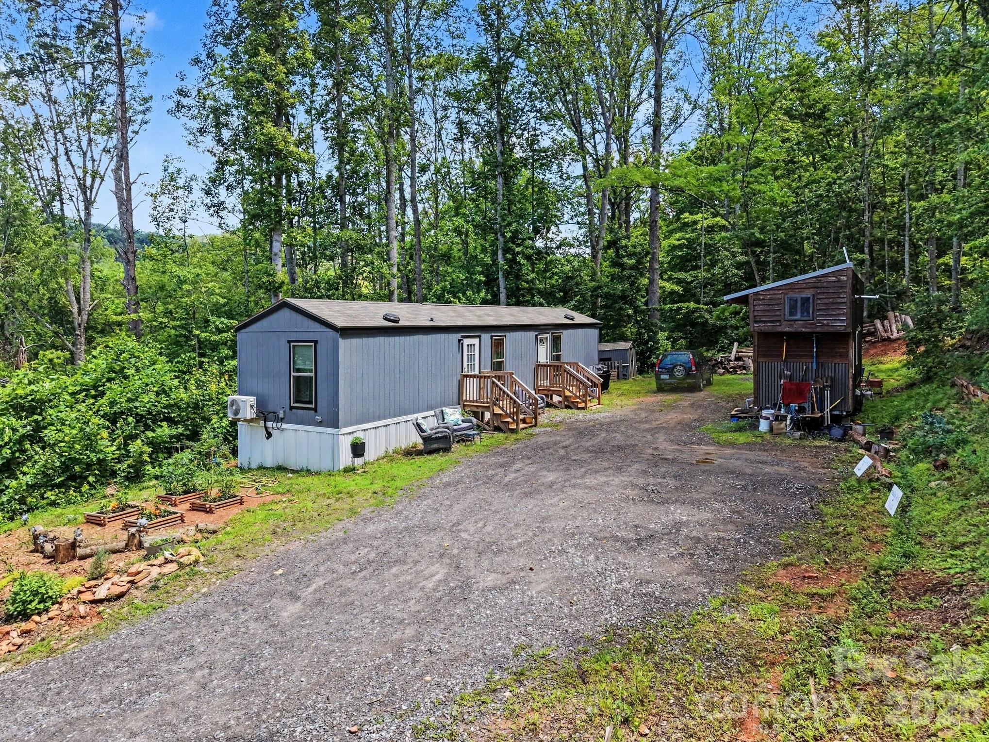 2828 E Pine Street — Mount Airy