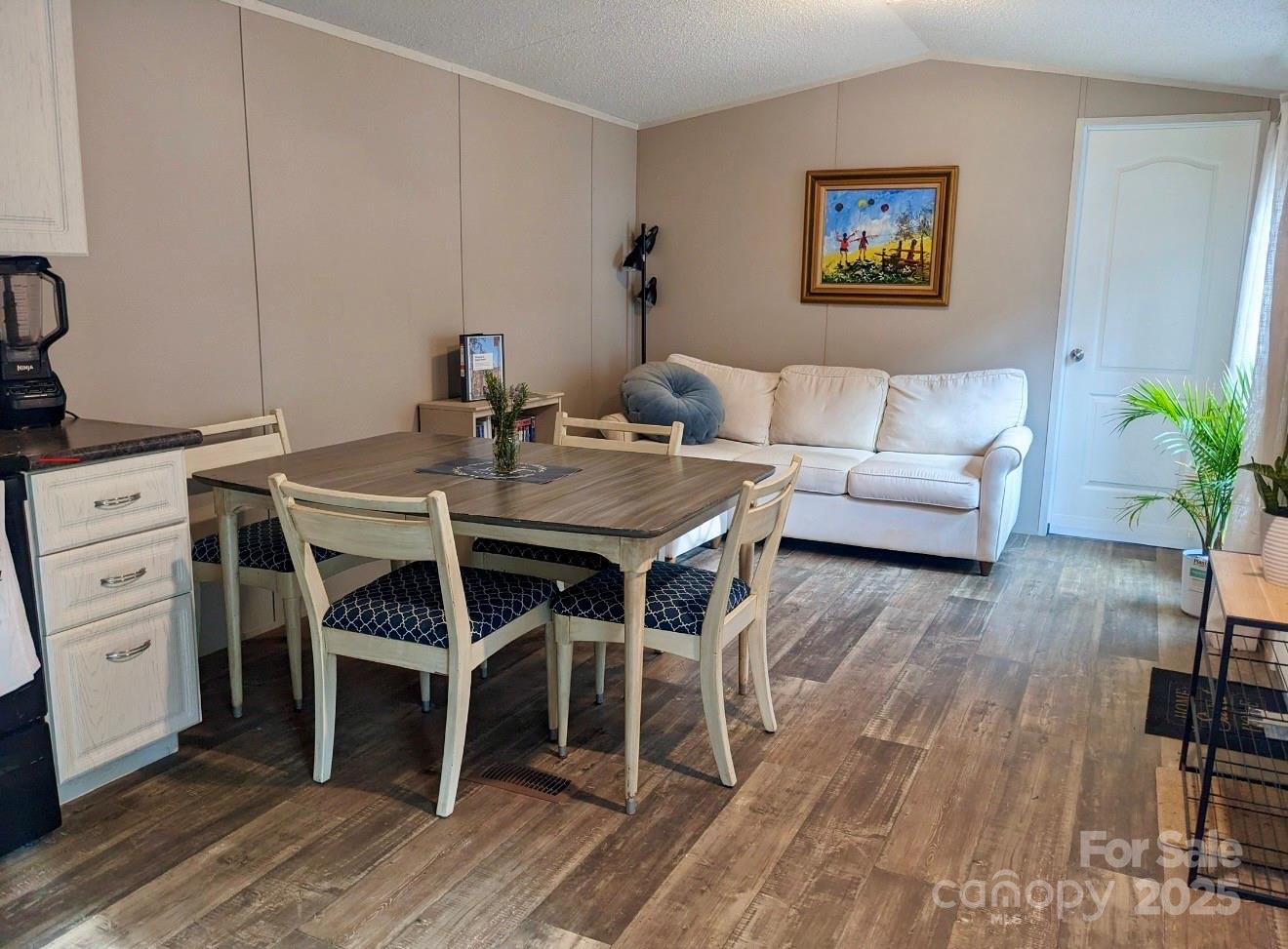 2828 E Pine Street — Mount Airy