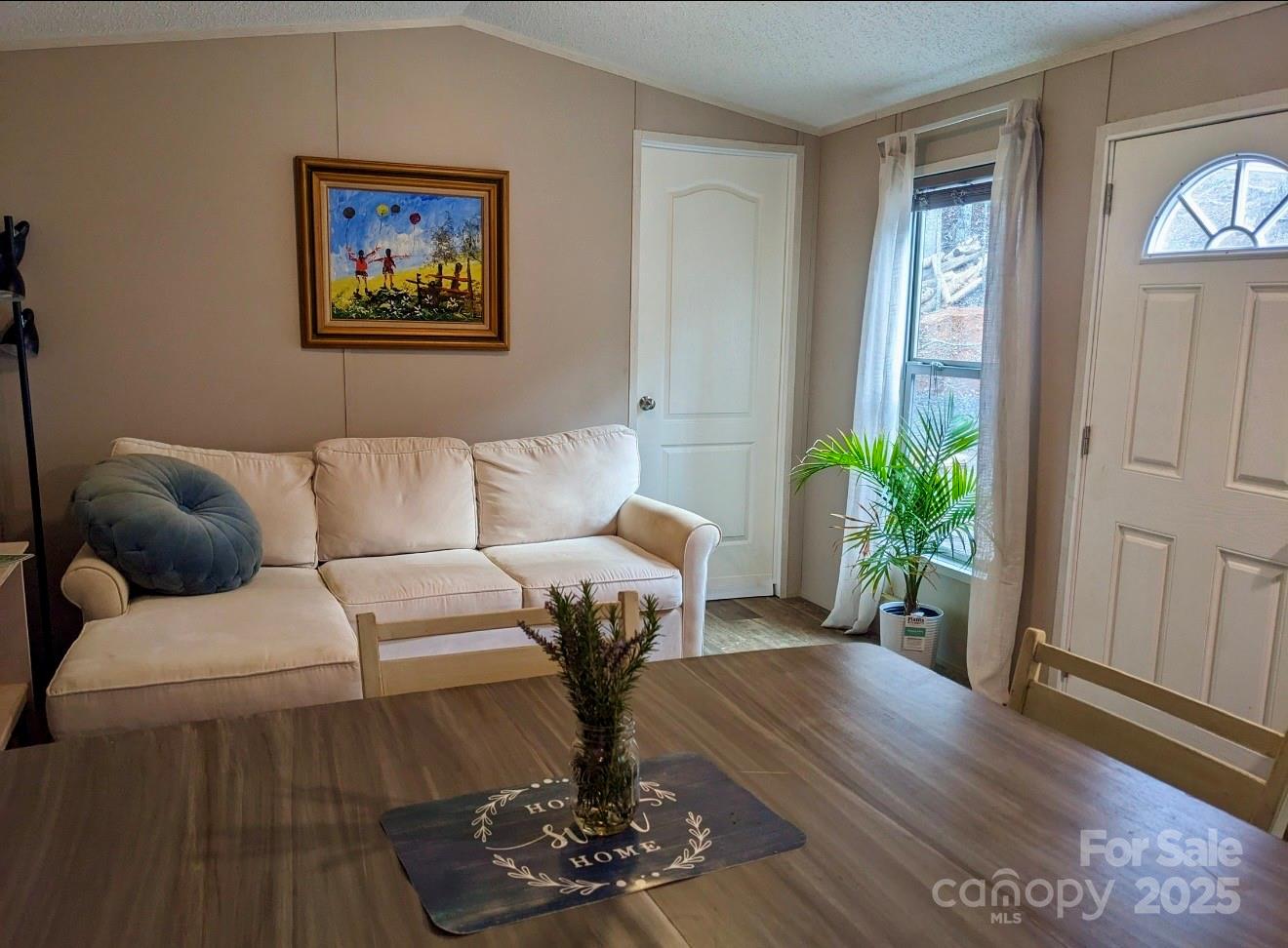 2828 E Pine Street — Mount Airy
