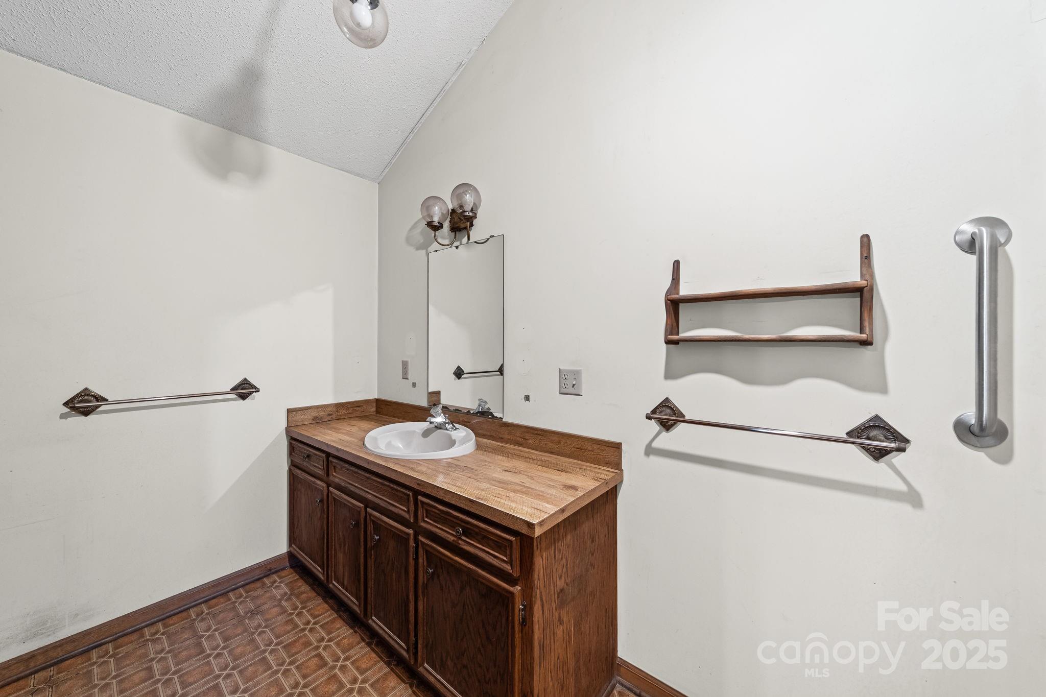 2415 Hargette Road — Monroe