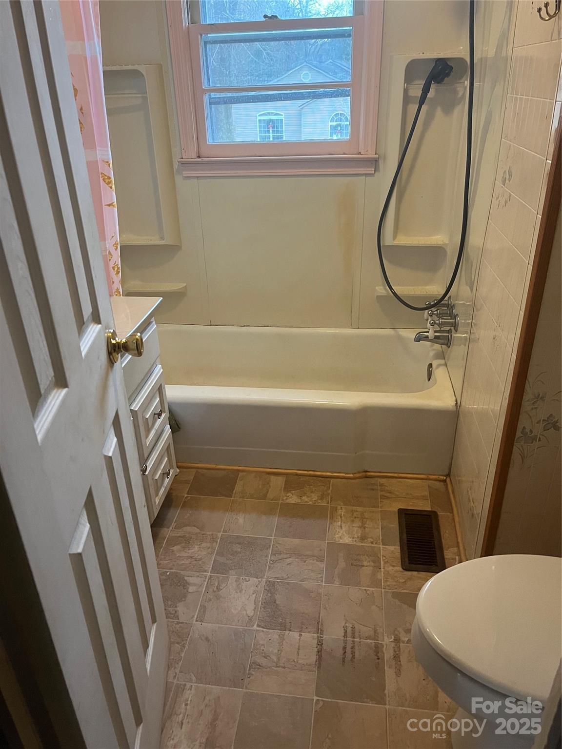 206 E Catawba Drive — Mount Holly