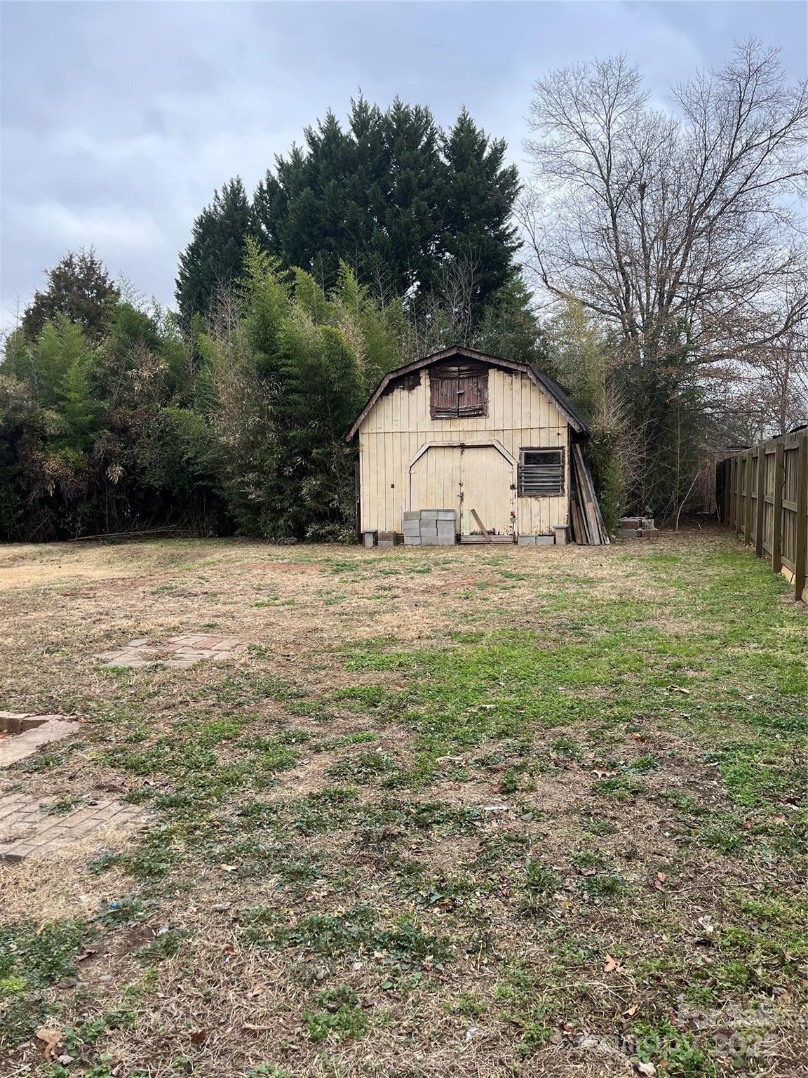 206 E Catawba Drive — Mount Holly