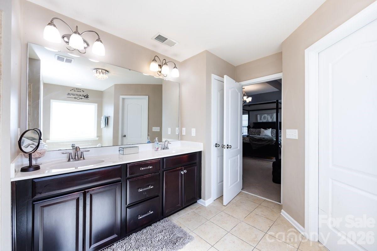 8931 Happiness Road — Harrisburg