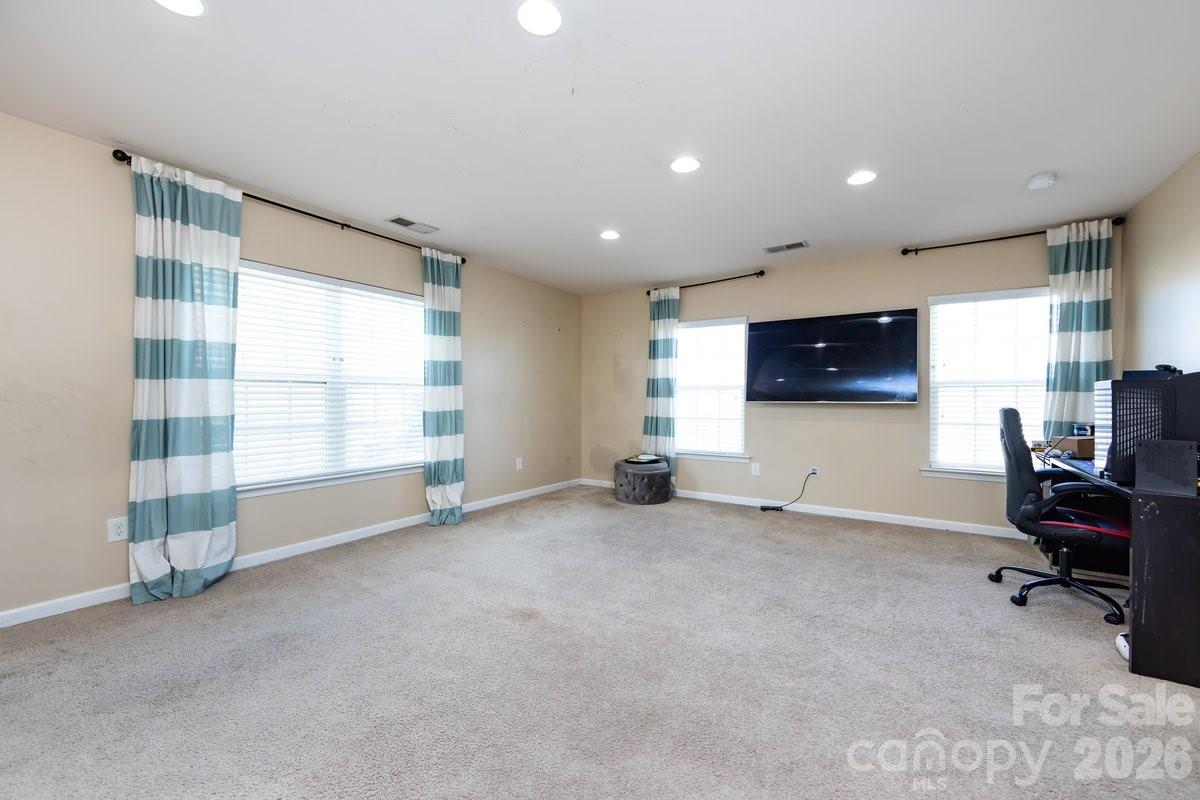 8931 Happiness Road — Harrisburg