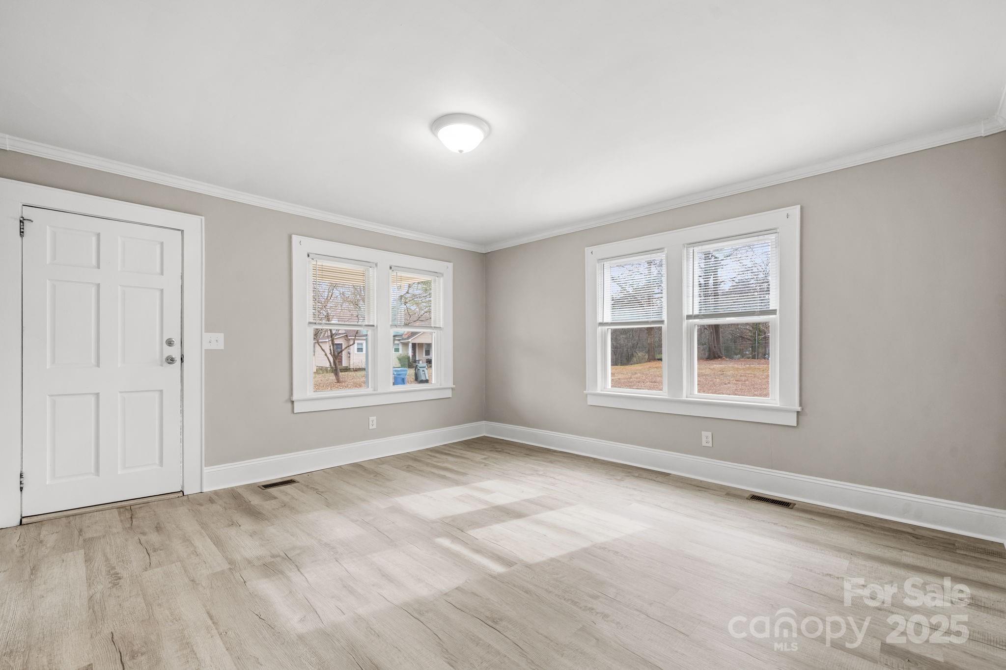 1529 4th Street NE — Hickory