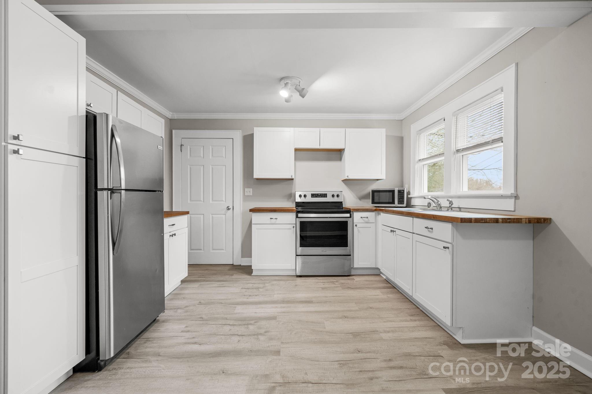 1529 4th Street NE — Hickory