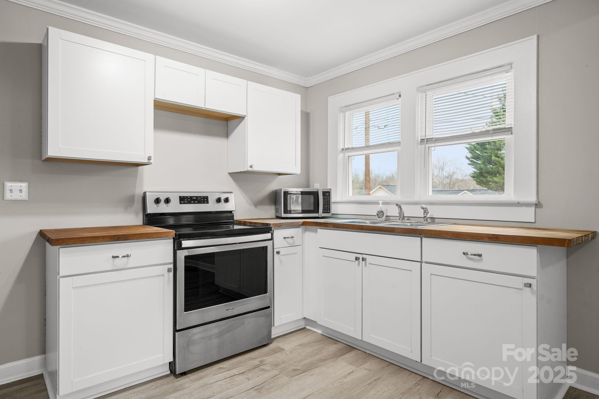 1529 4th Street NE — Hickory