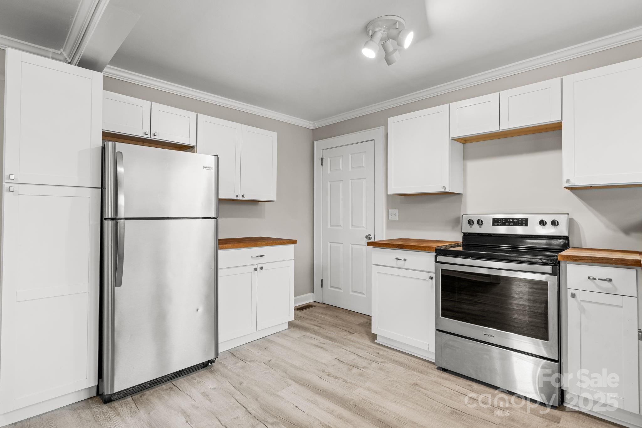 1529 4th Street NE — Hickory