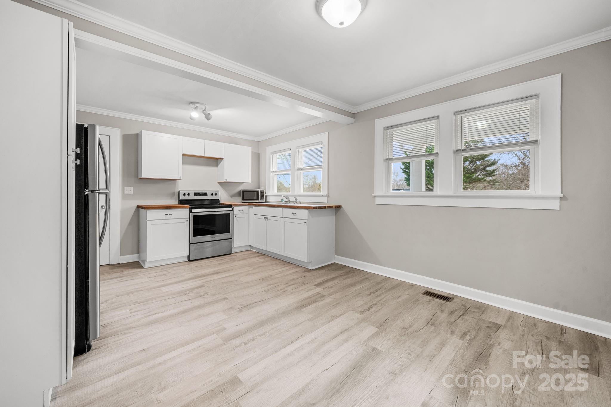 1529 4th Street NE — Hickory