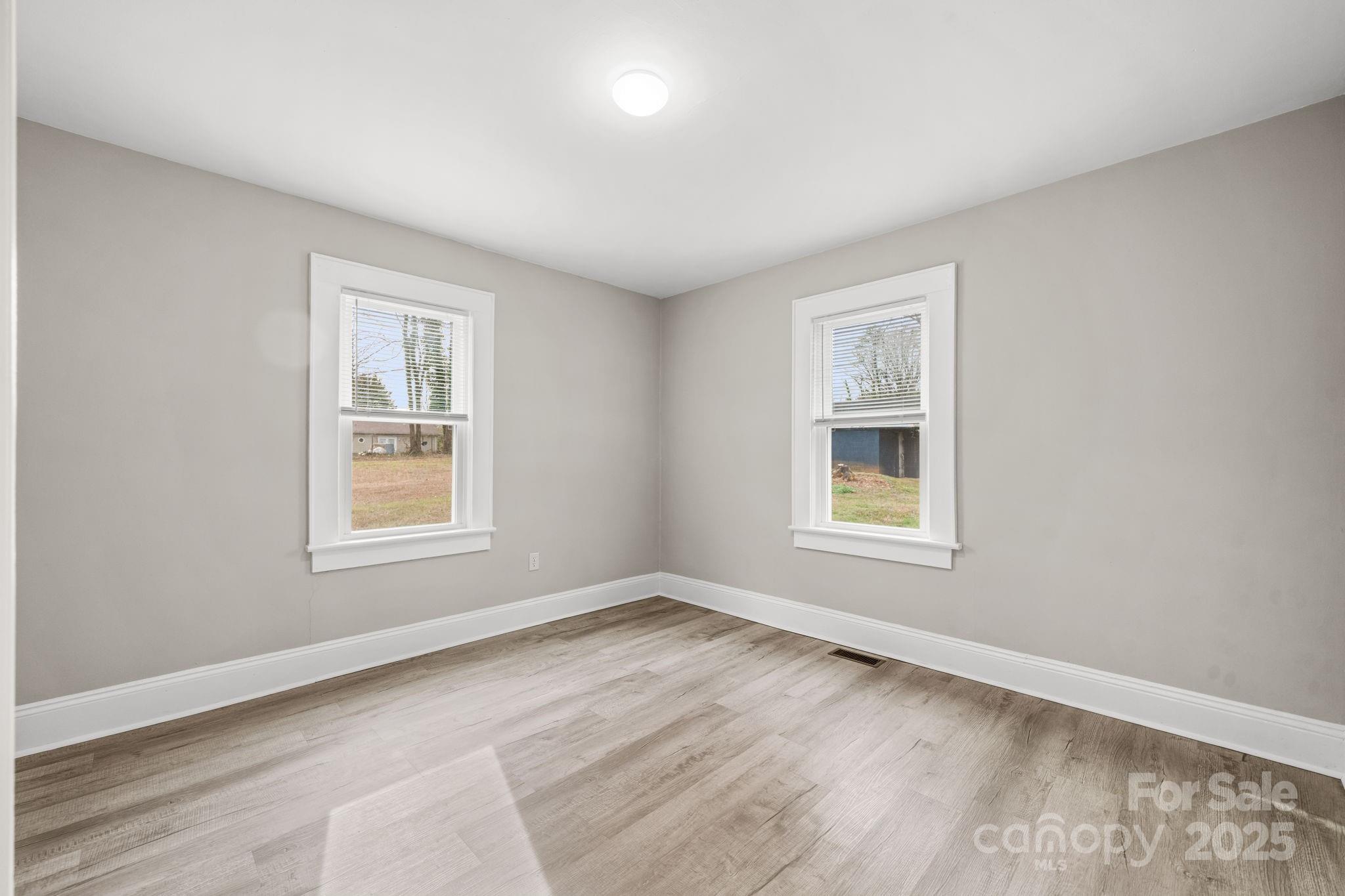 1529 4th Street NE — Hickory