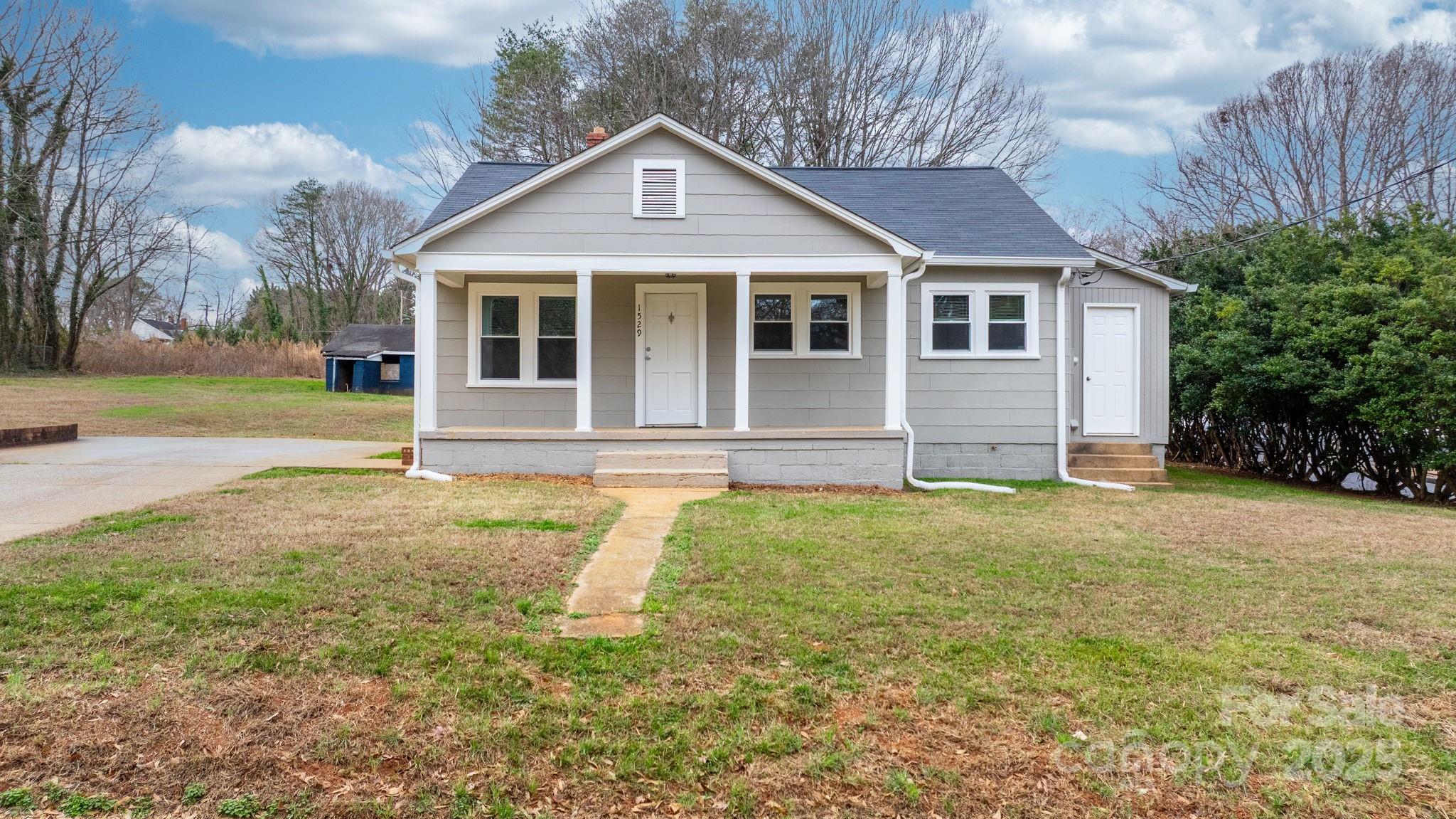 1529 4th Street NE — Hickory