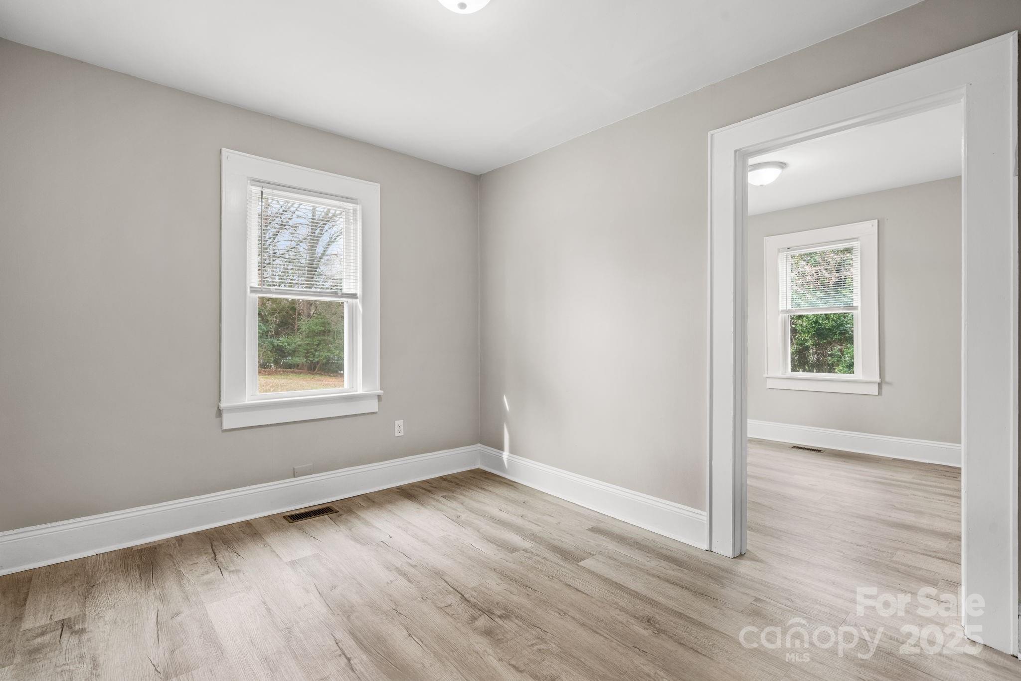 1529 4th Street NE — Hickory