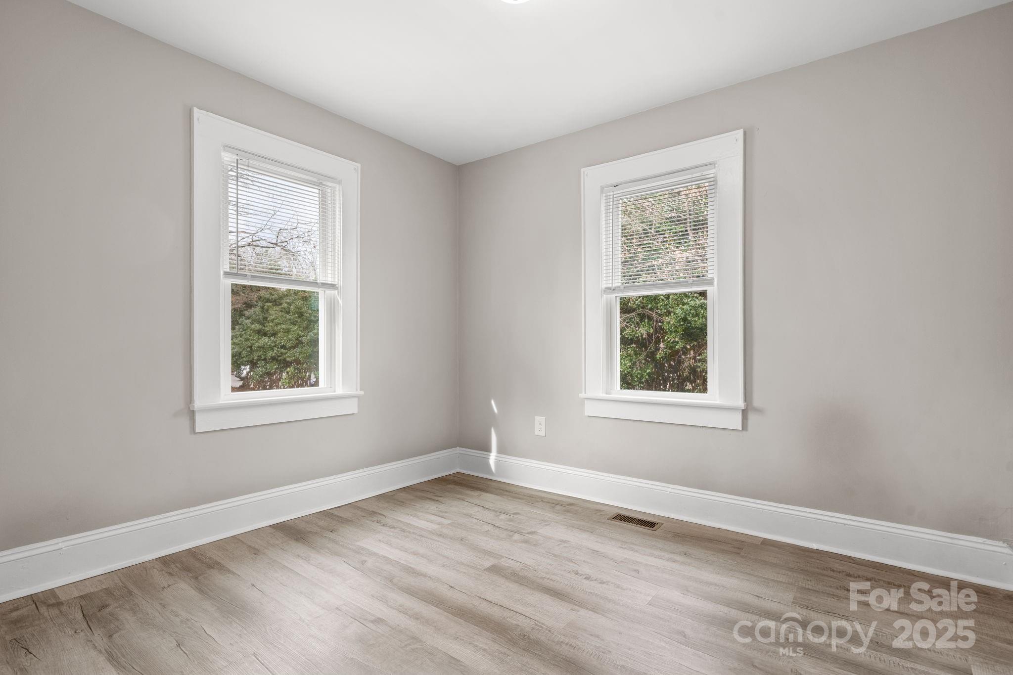 1529 4th Street NE — Hickory