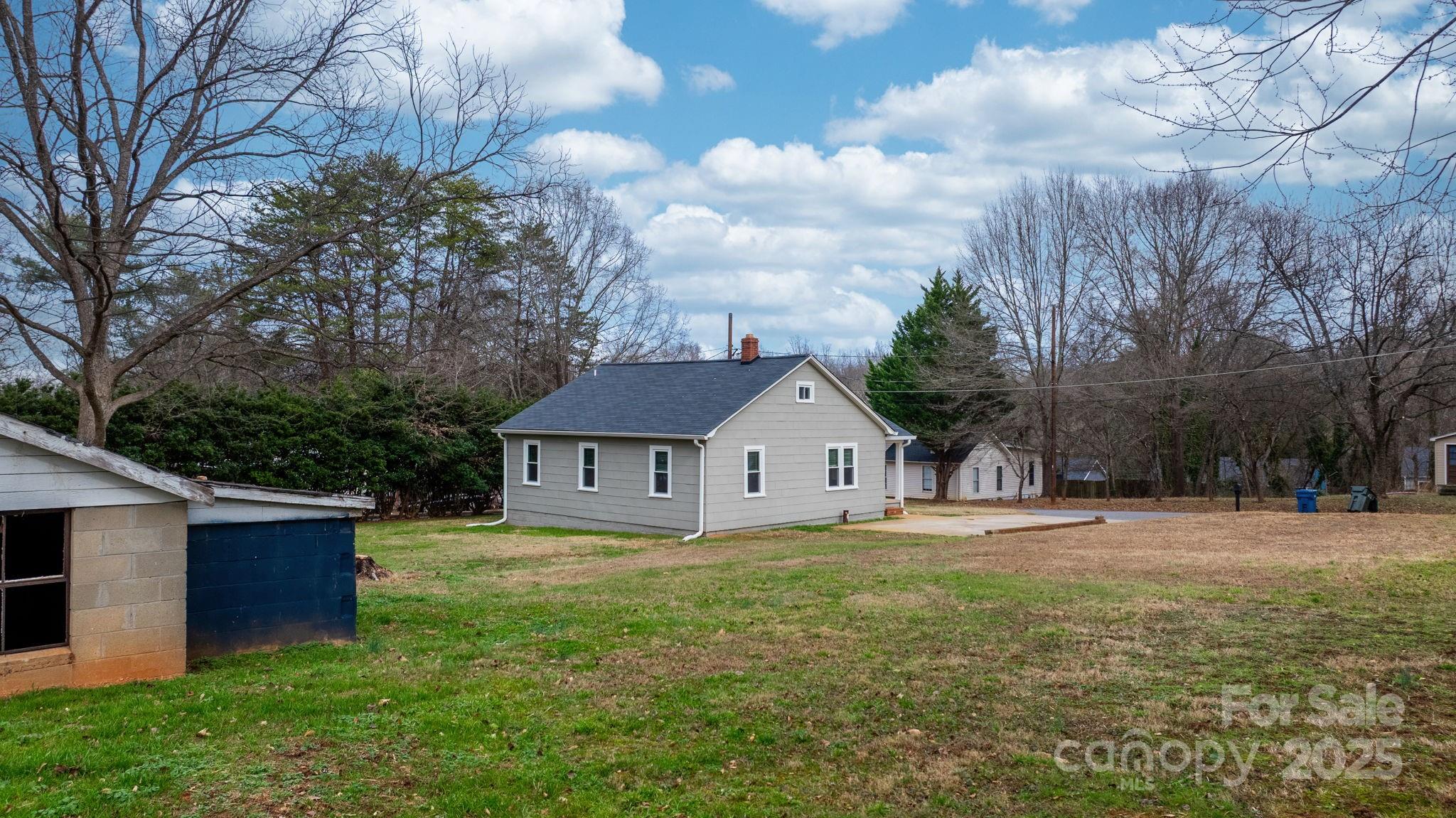 1529 4th Street NE — Hickory