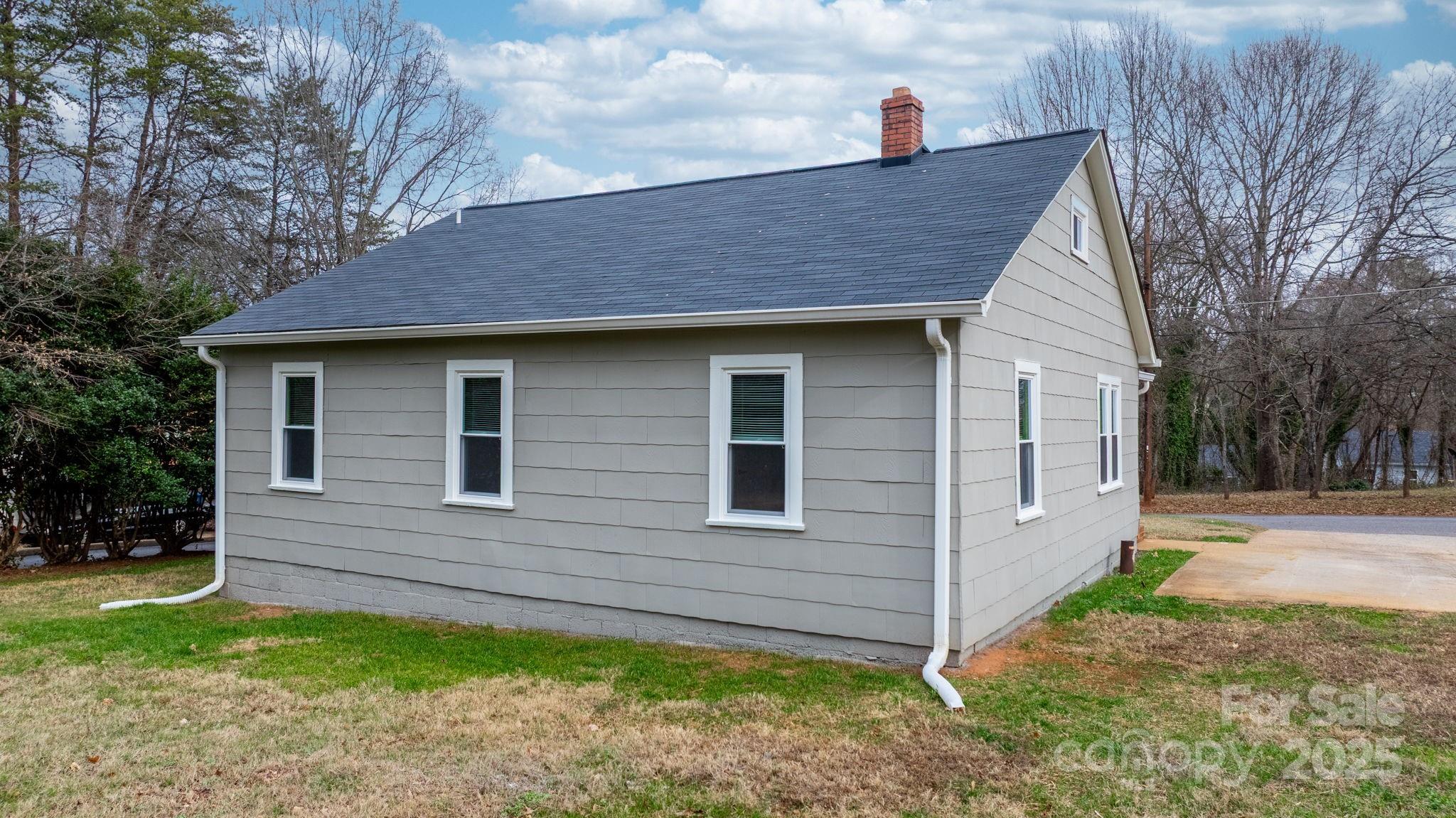 1529 4th Street NE — Hickory