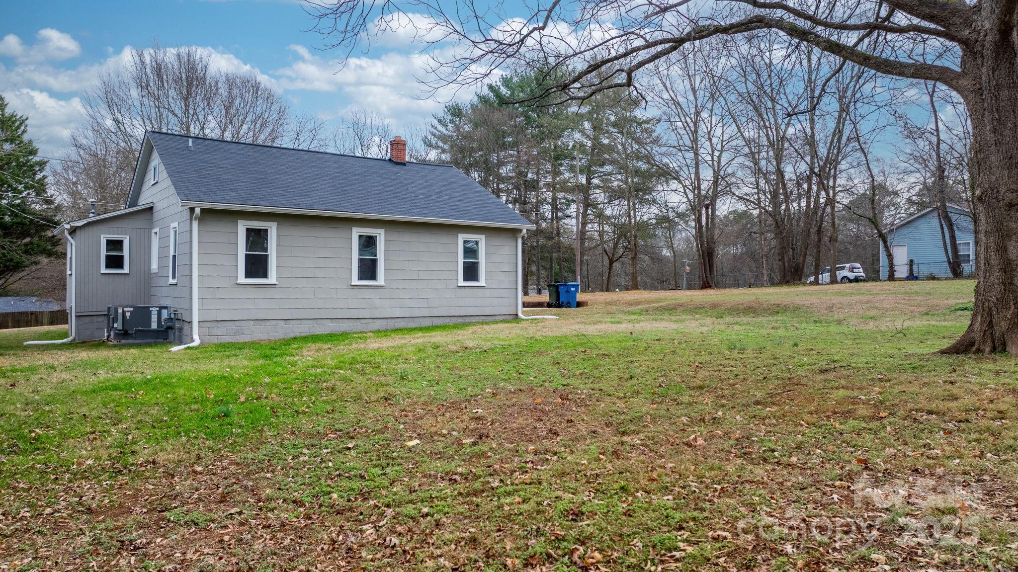 1529 4th Street NE — Hickory