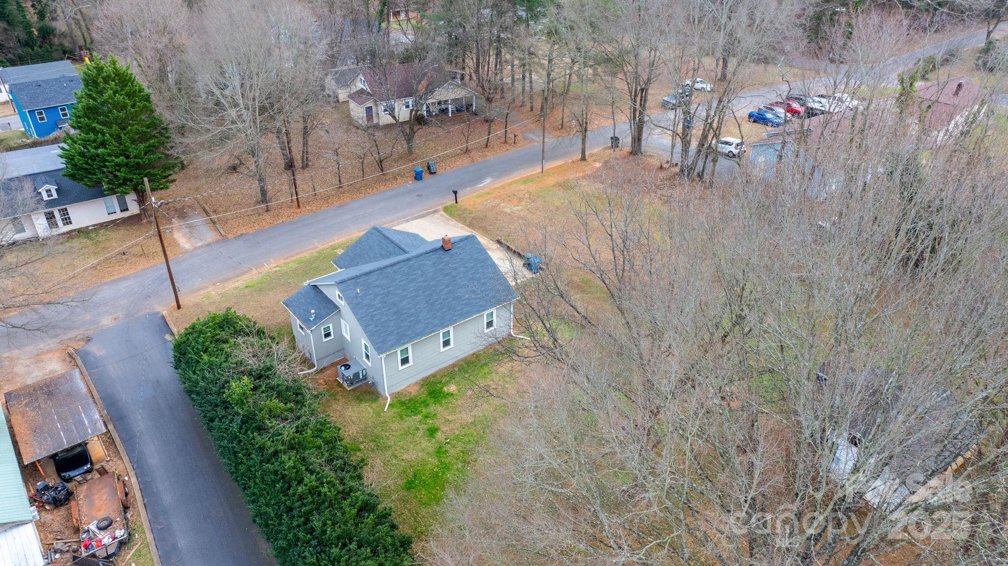 1529 4th Street NE — Hickory