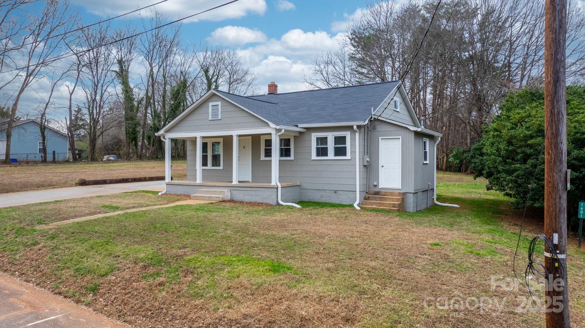 1529 4th Street NE — Hickory