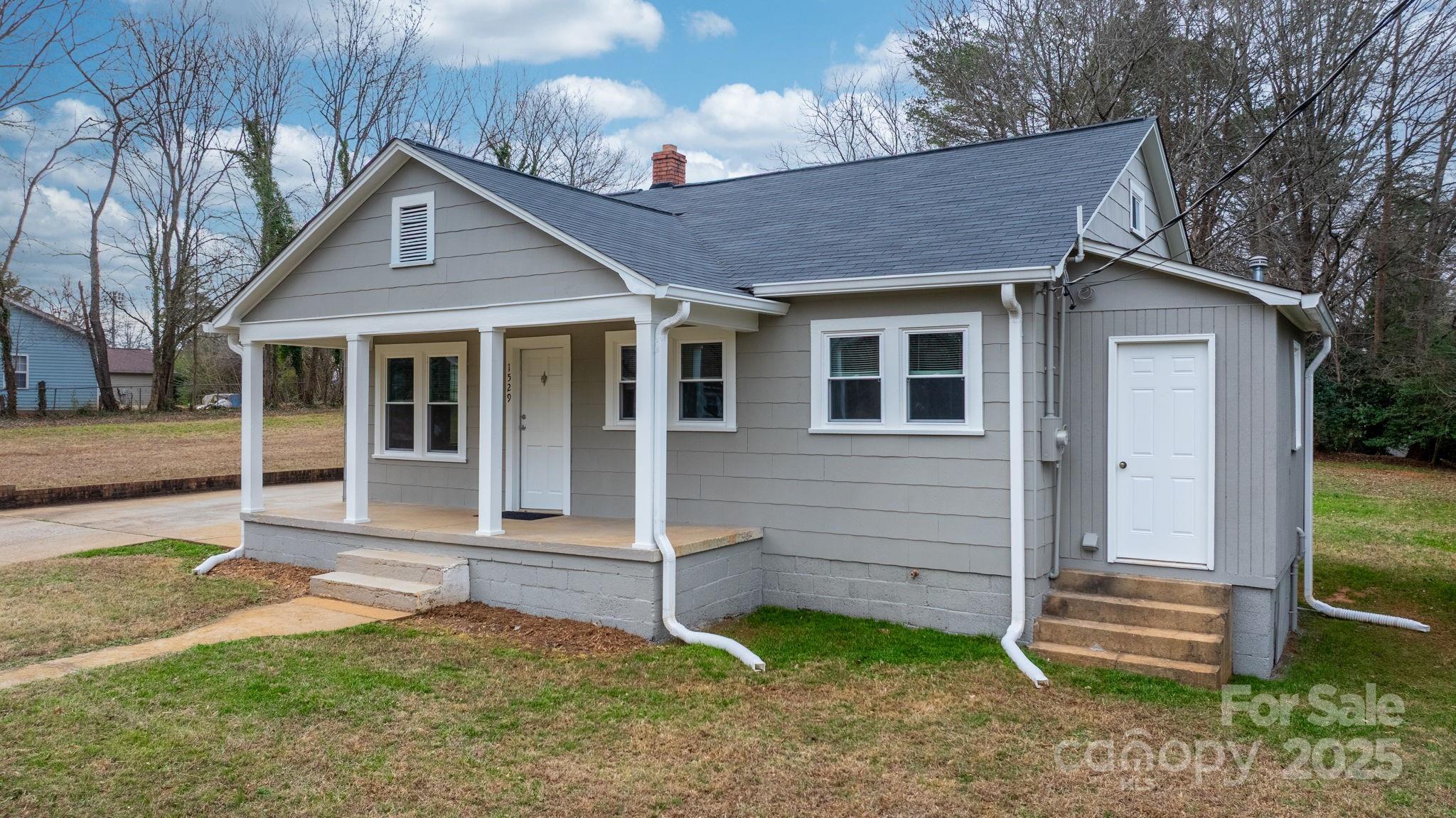 1529 4th Street NE — Hickory