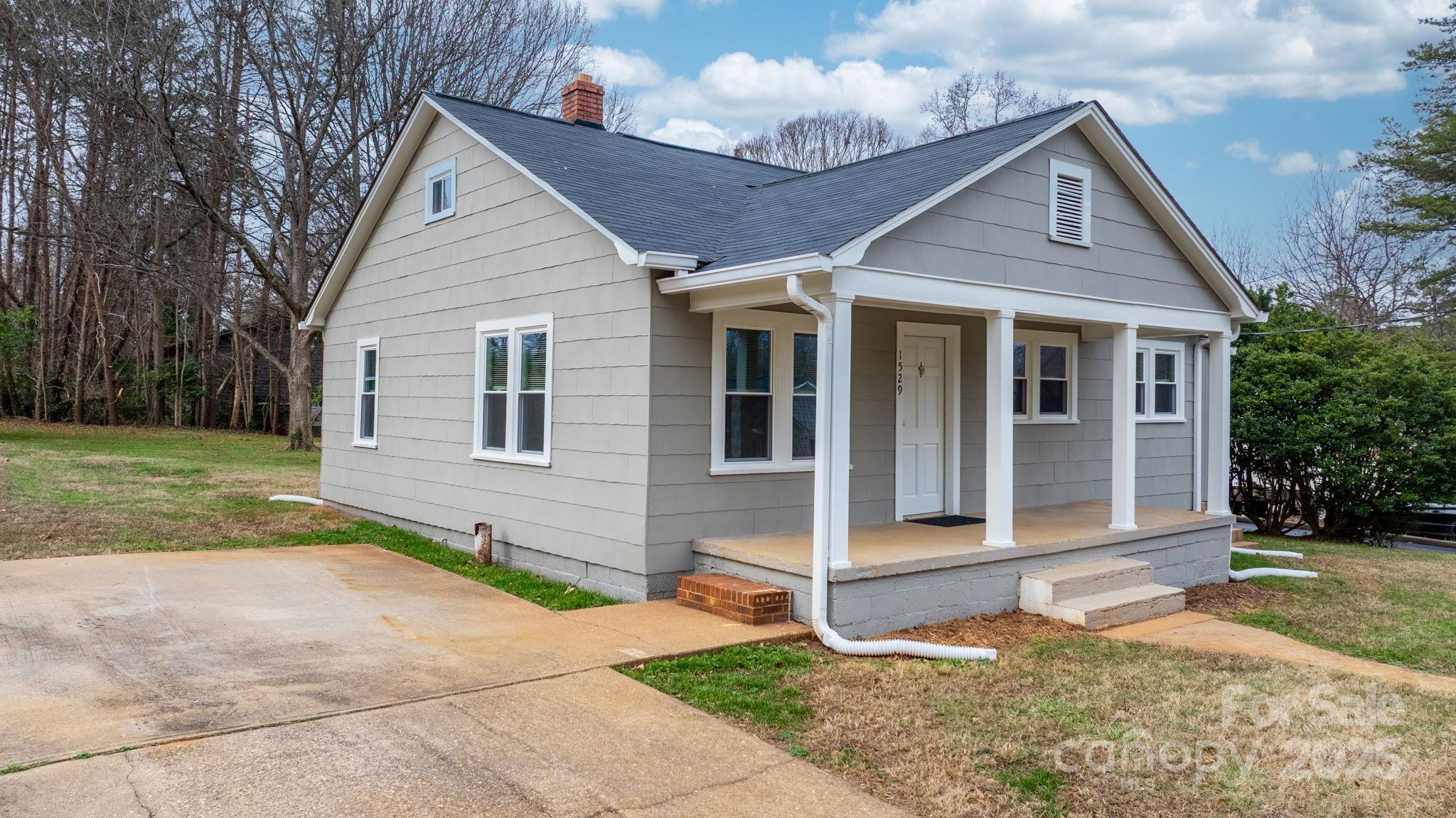 1529 4th Street NE — Hickory