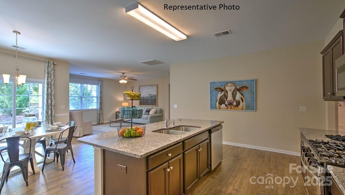637 17th Avenue Drive NE — Hickory