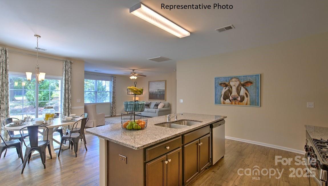 637 17th Avenue Drive NE — Hickory