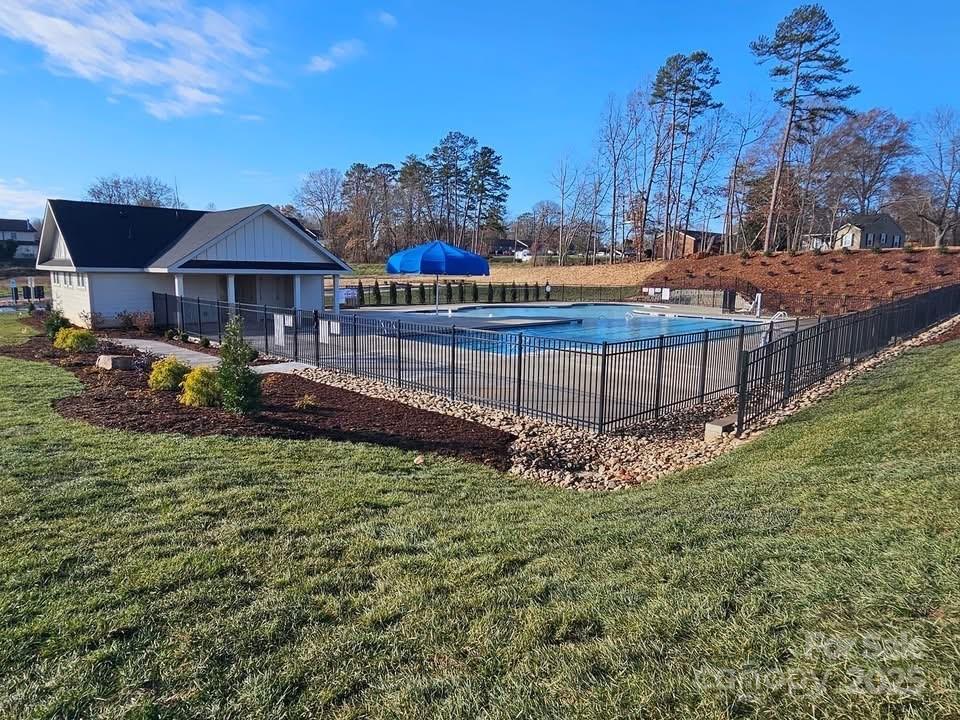 637 17th Avenue Drive NE — Hickory