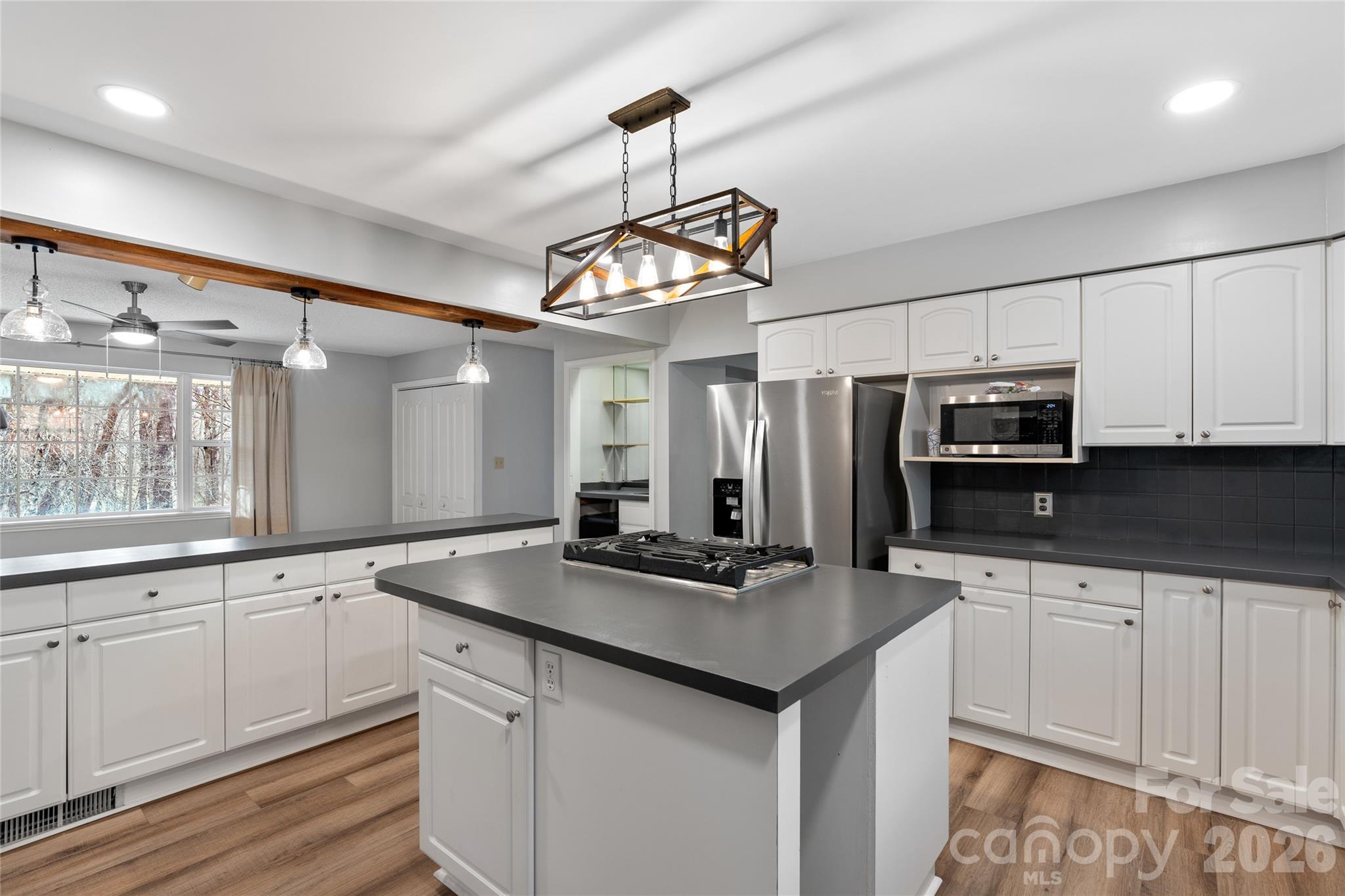 177 Country Road — Brevard
