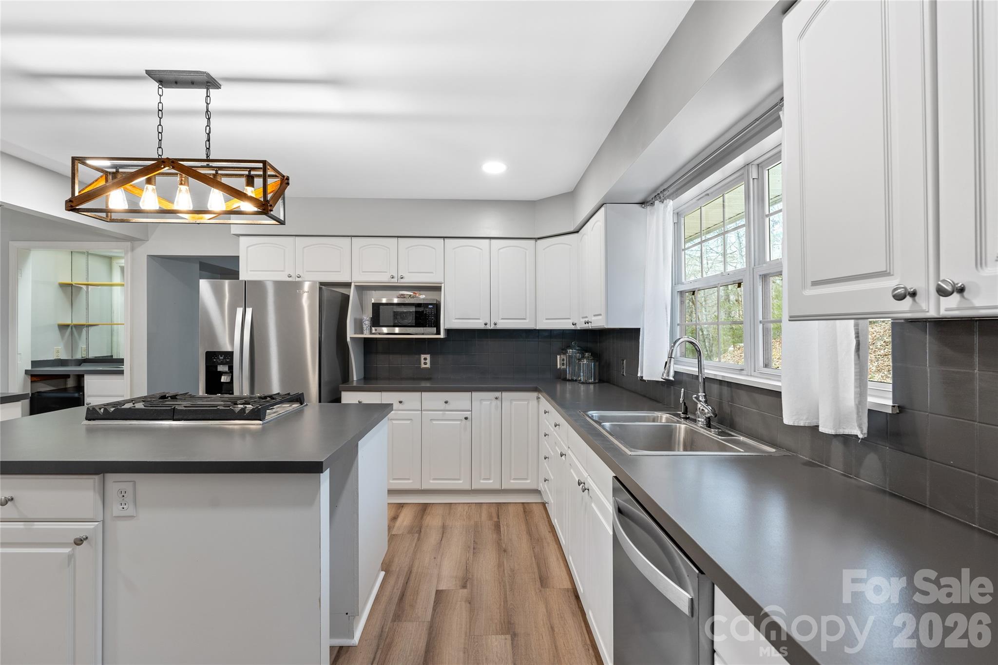 177 Country Road — Brevard