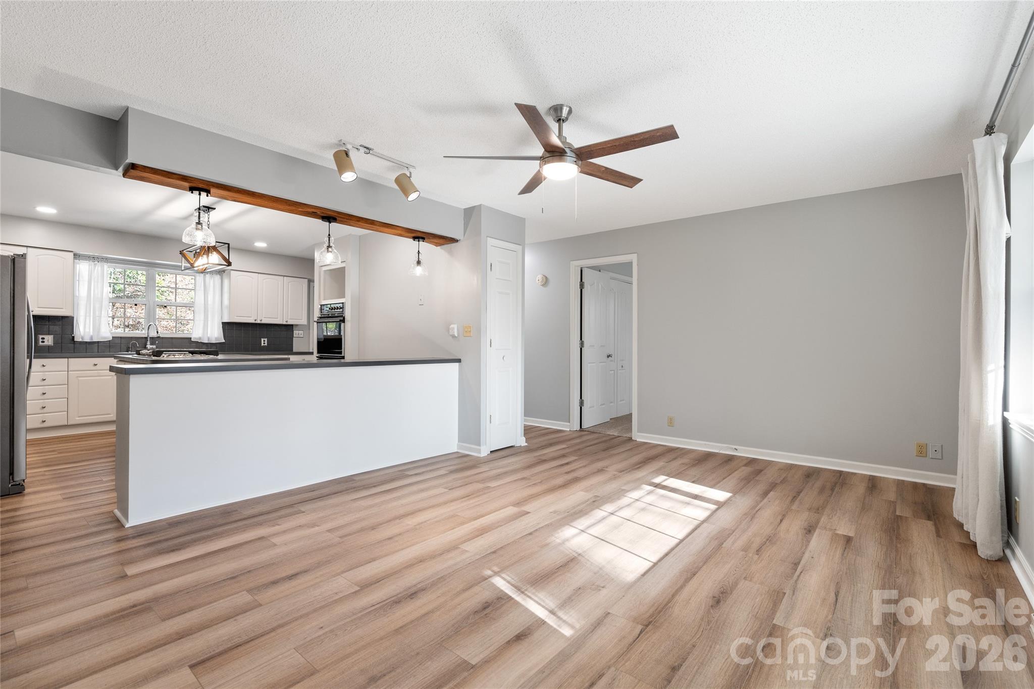 177 Country Road — Brevard