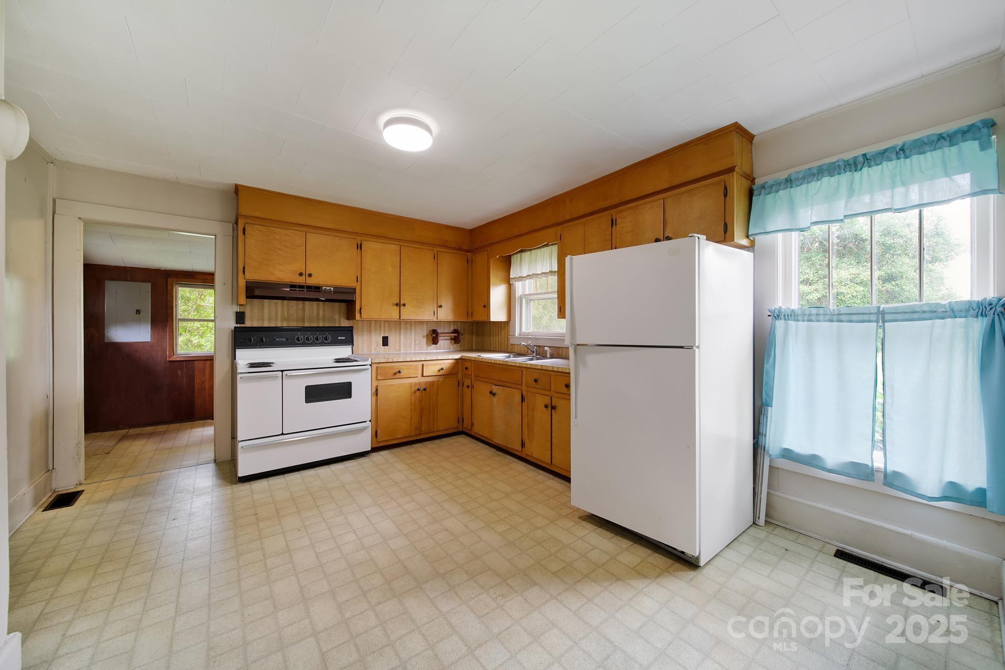 1670 Lynwood Drive — Lancaster