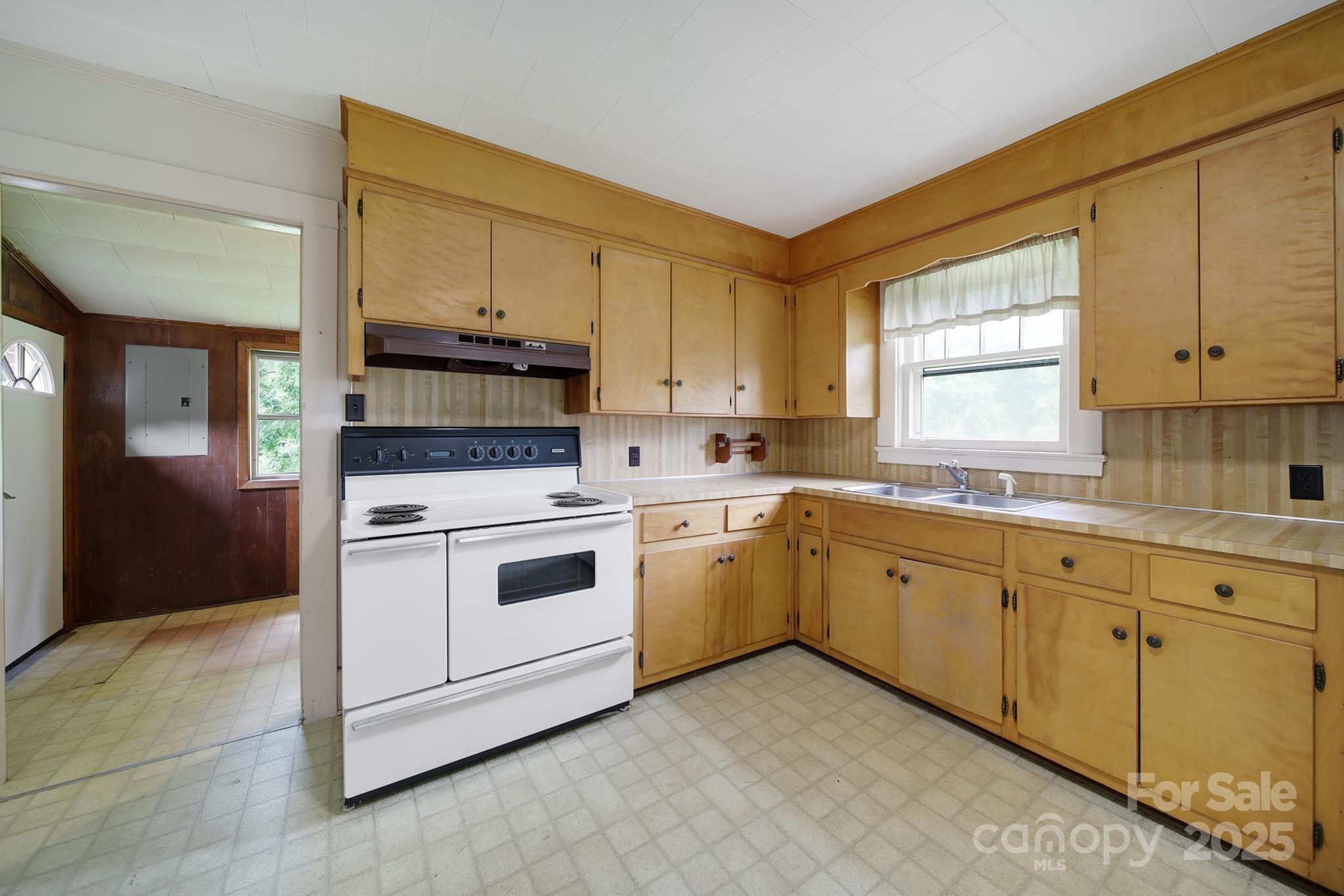 1670 Lynwood Drive — Lancaster