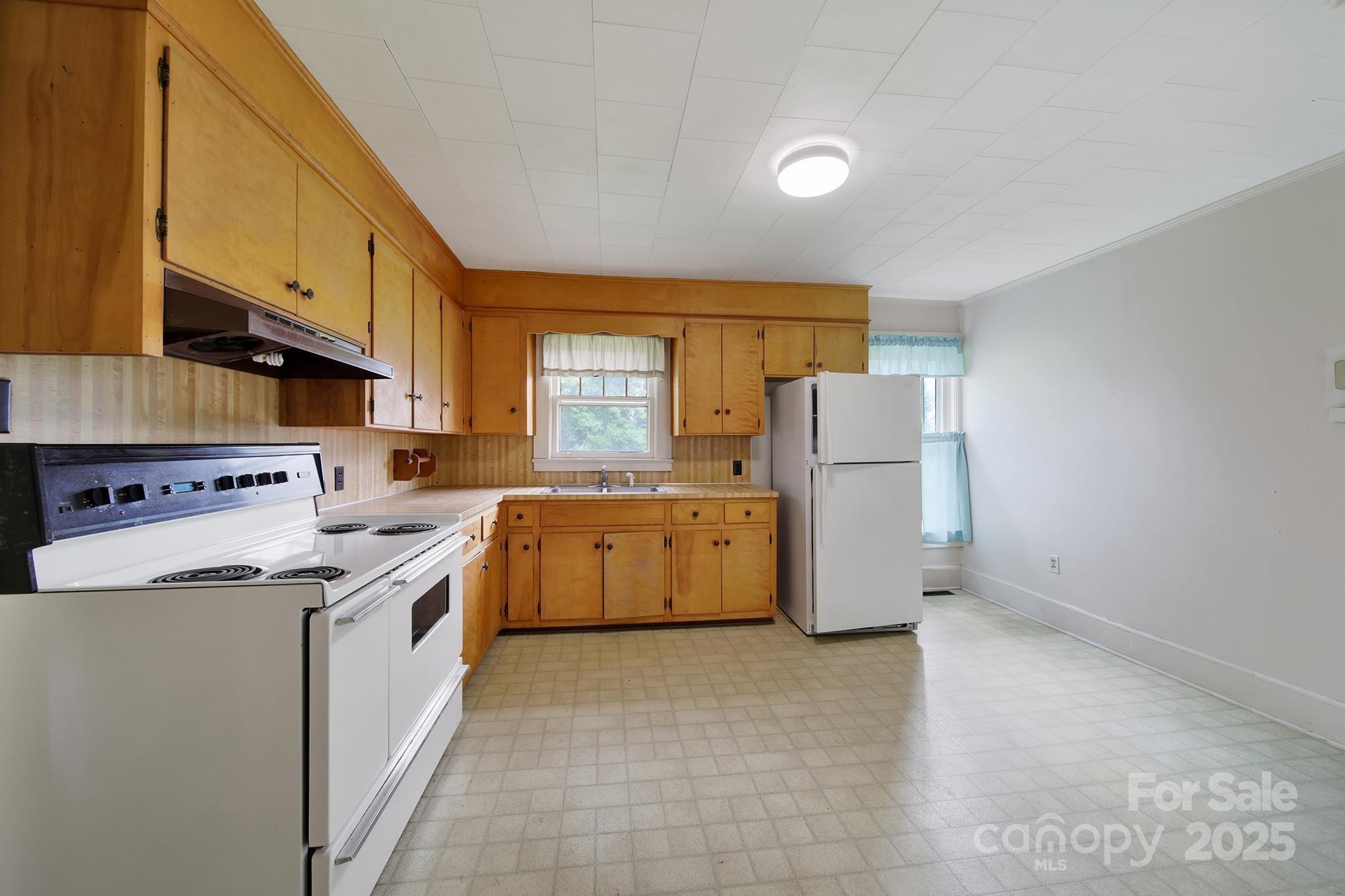 1670 Lynwood Drive — Lancaster