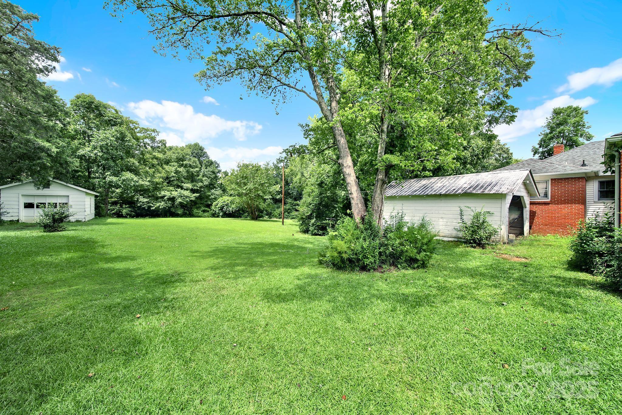 1670 Lynwood Drive — Lancaster