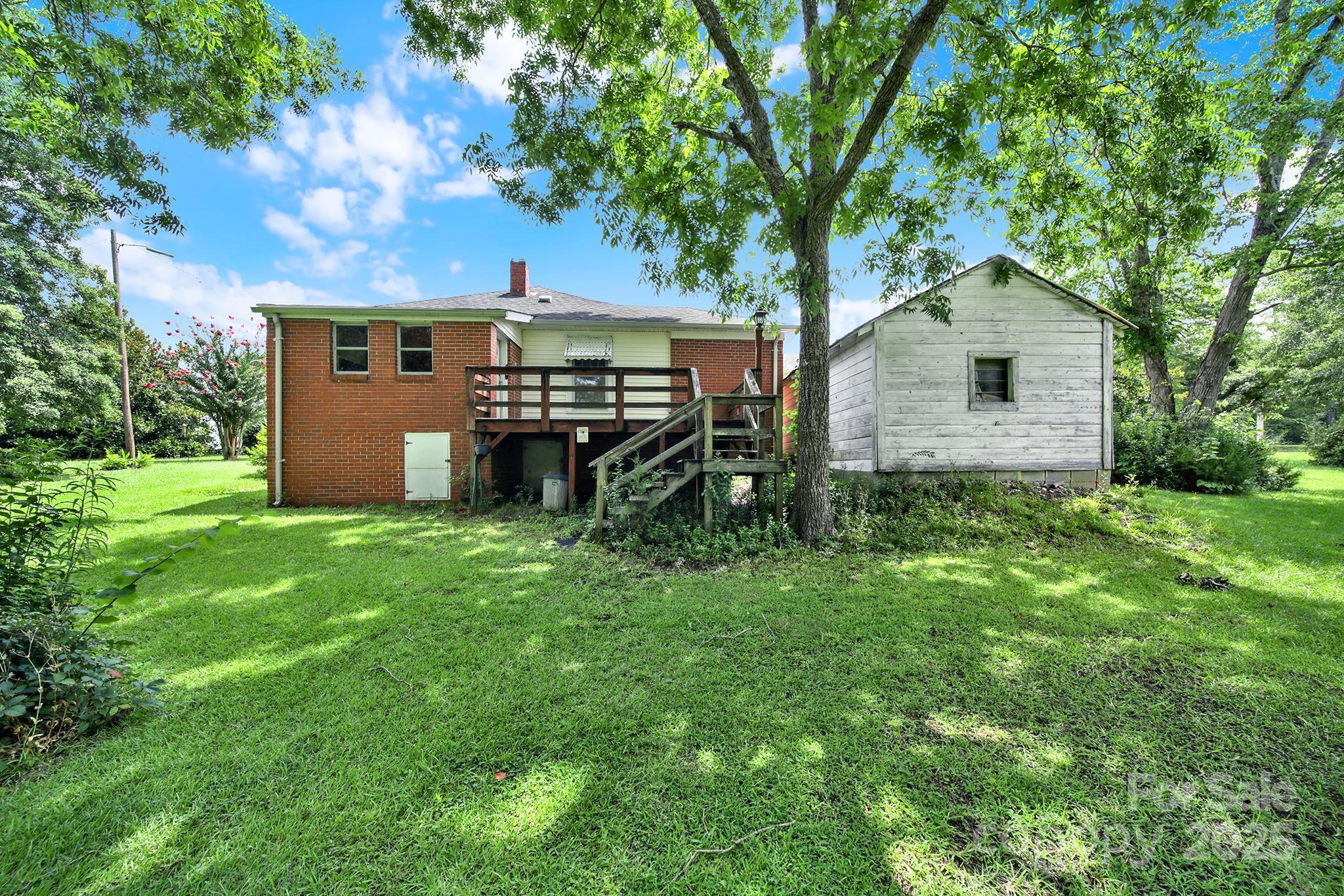 1670 Lynwood Drive — Lancaster
