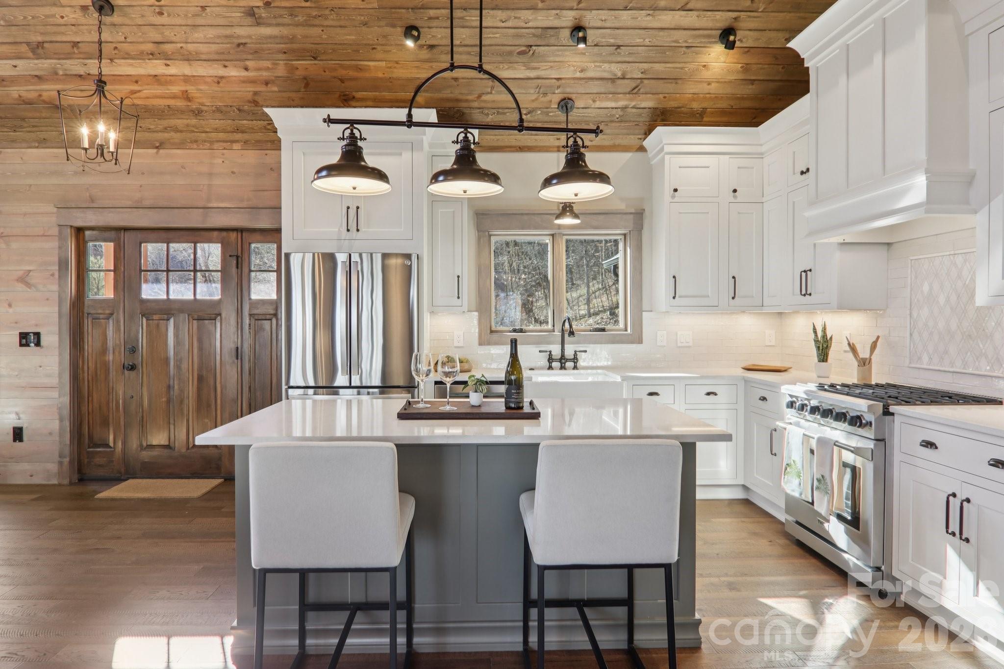 102 Iga Trail — Maggie Valley