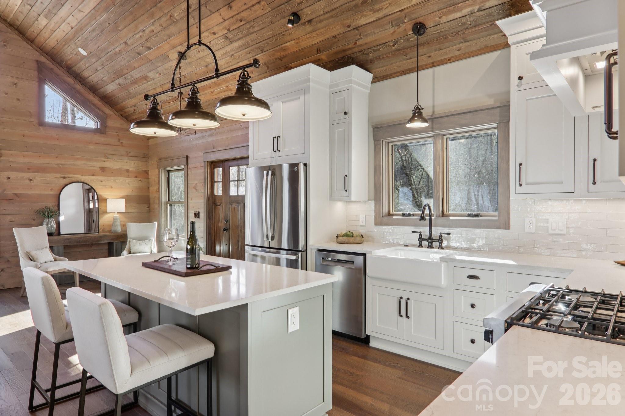 102 Iga Trail — Maggie Valley