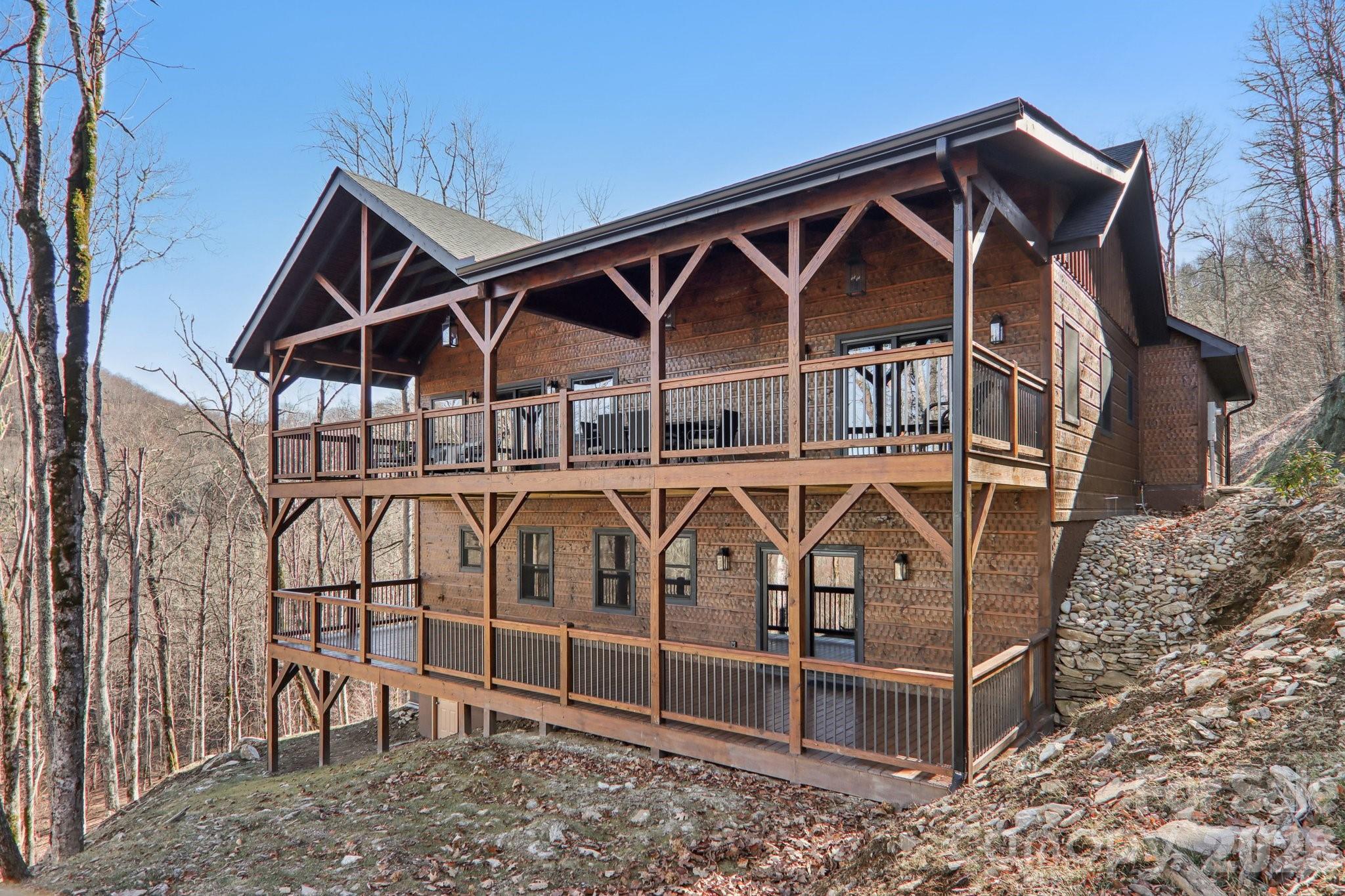 102 Iga Trail — Maggie Valley