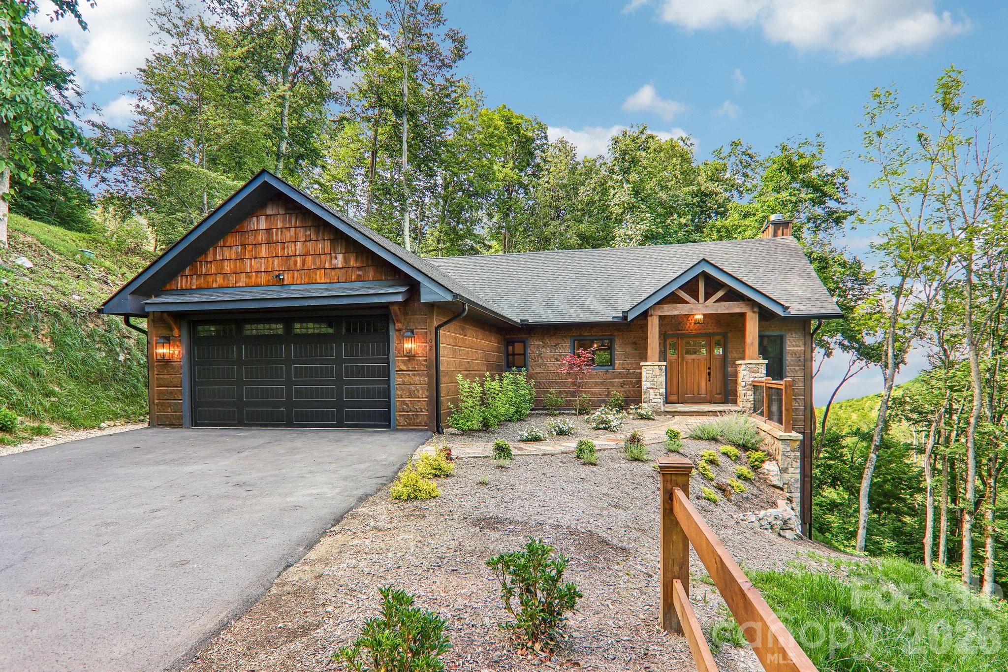102 Iga Trail — Maggie Valley