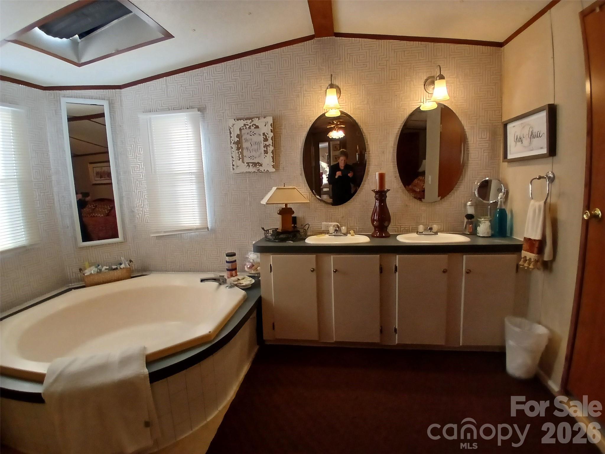 2157 Ross Cauthen Road — Lancaster