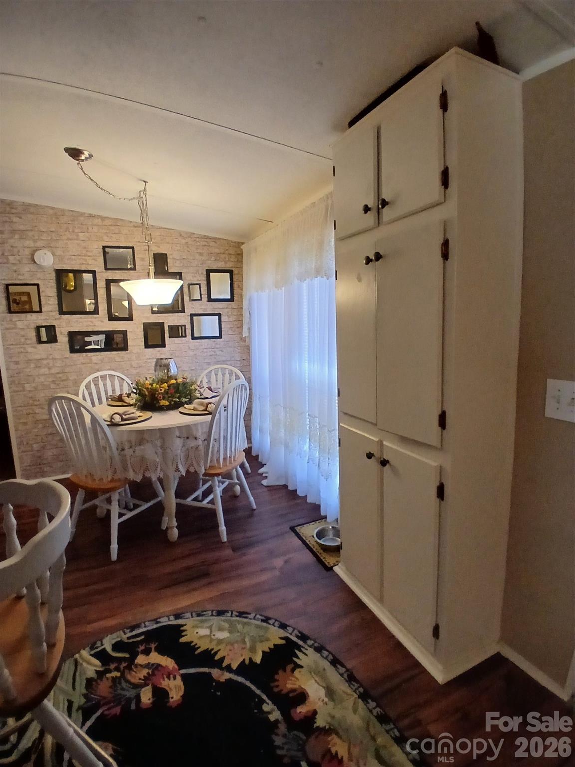 2157 Ross Cauthen Road — Lancaster