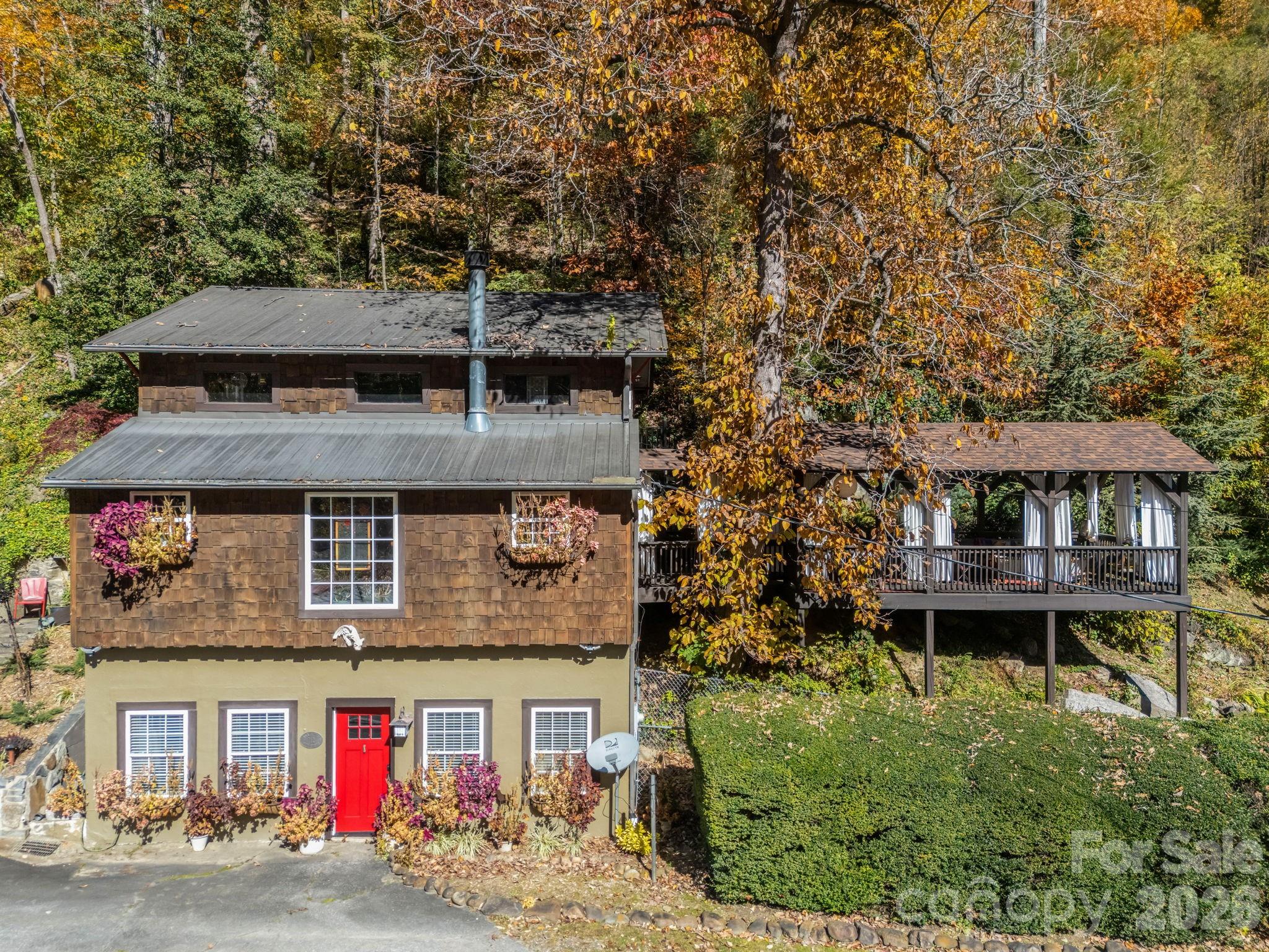 712 Main Street — Chimney Rock
