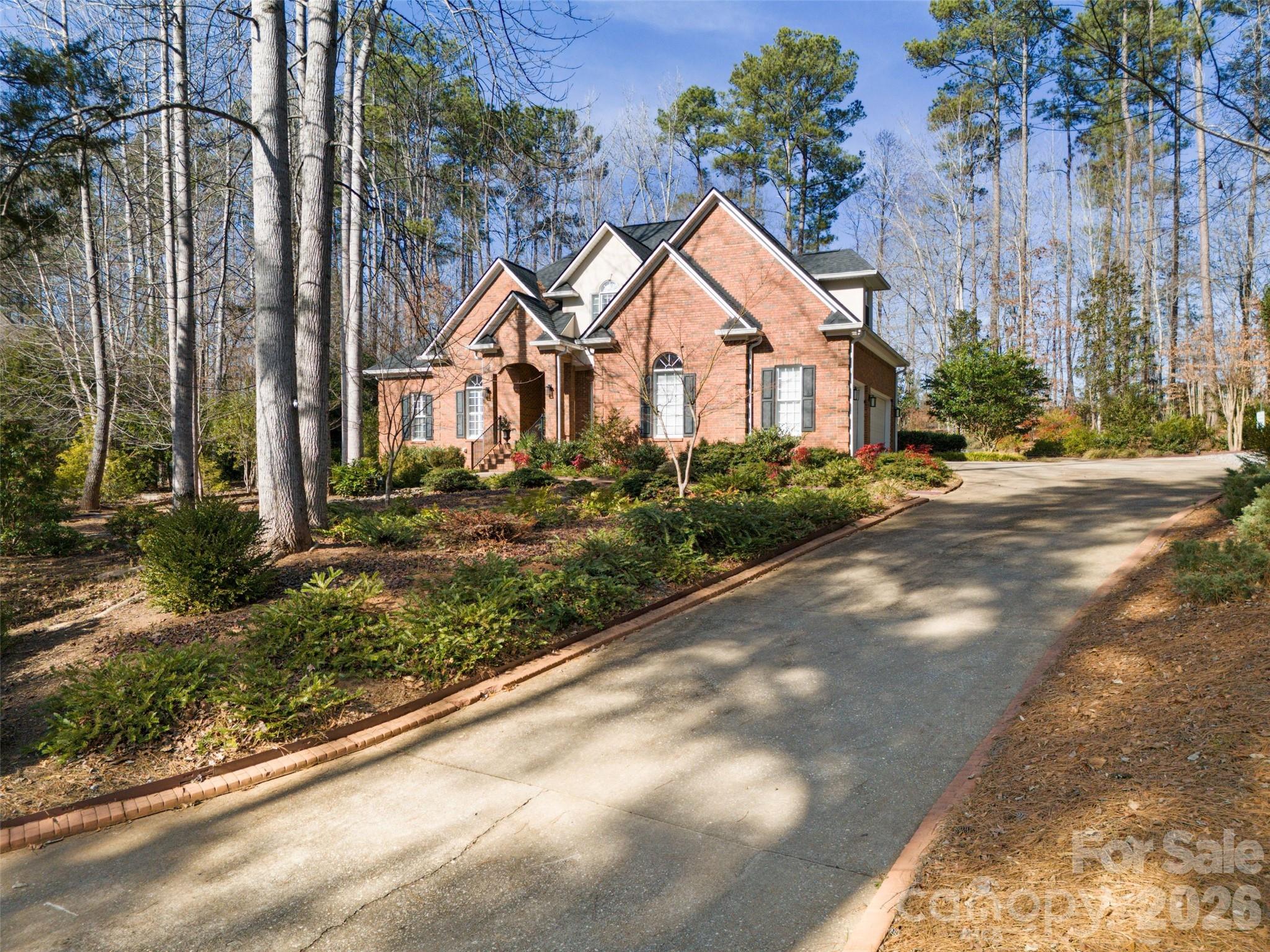 30 Winged Foot Court — Spartanburg